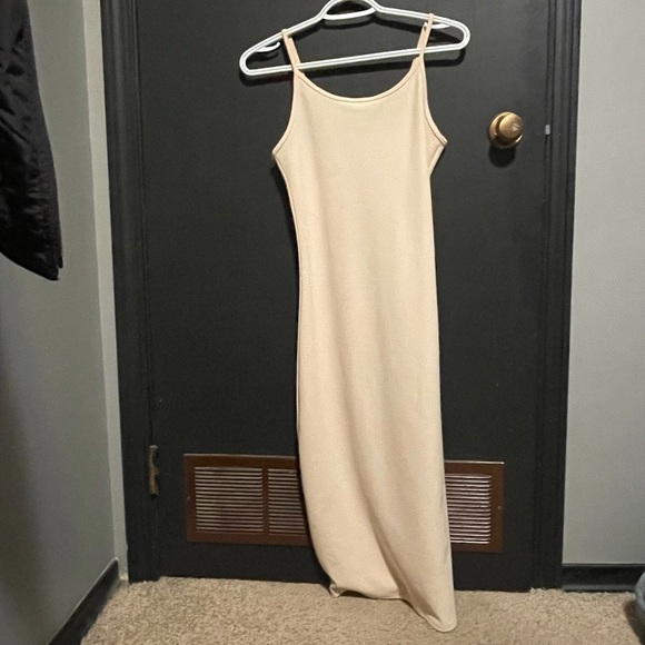 Streetwear Society Dresses & Skirts - 🔥 3 for $15🔥 STREETWEAR | MIDI Light Tan/Cream Dress | S